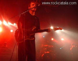 Santi Careta, tocant la guitarra i fent coros