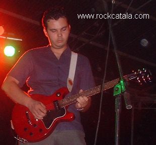 I en Toni Martínez, un dels dos guitarristes del grup